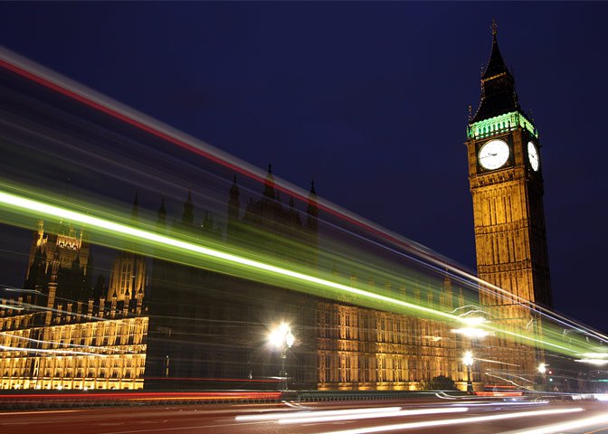 相对论前夜：牛顿和麦克斯韦的战争